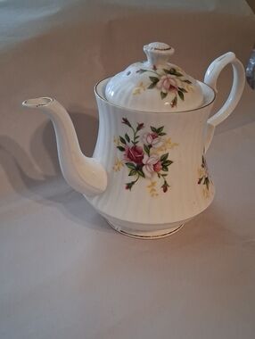 Vintage Royal Windsor "Prarie Rose" Fine Bone China Teapot